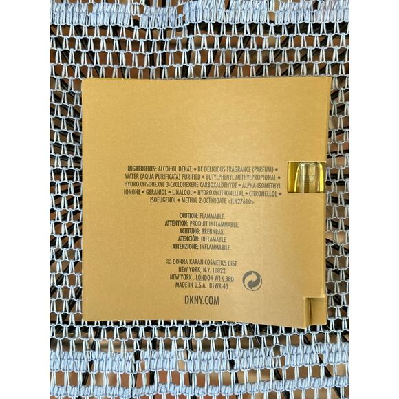 DKNY Donna Karen New York EAU de Perfume Spray .06 Fl. OZ Be Delicious 2ml - Picture 2 of 4